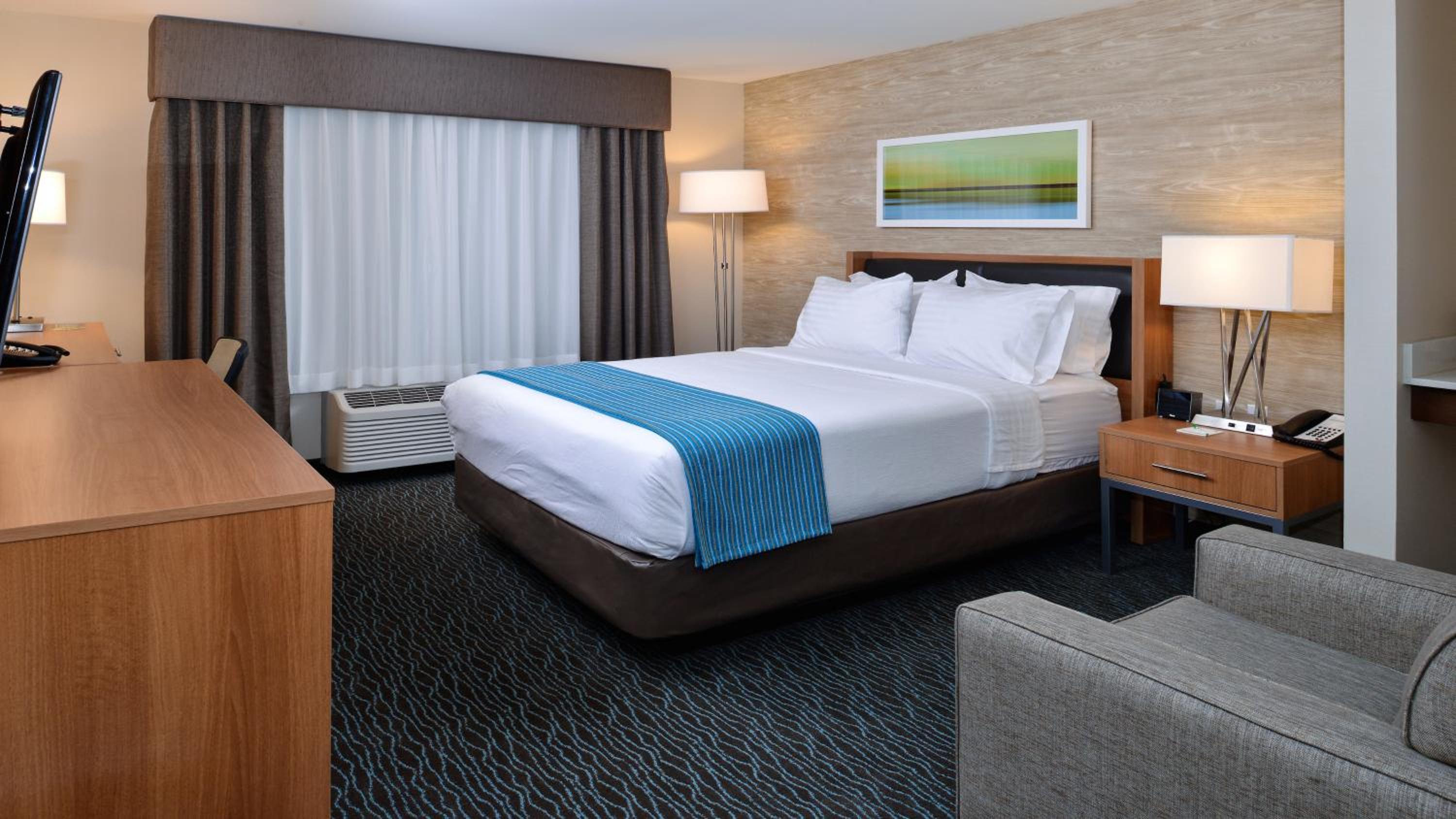 holiday inn and suites edmonton arpt conference ctr