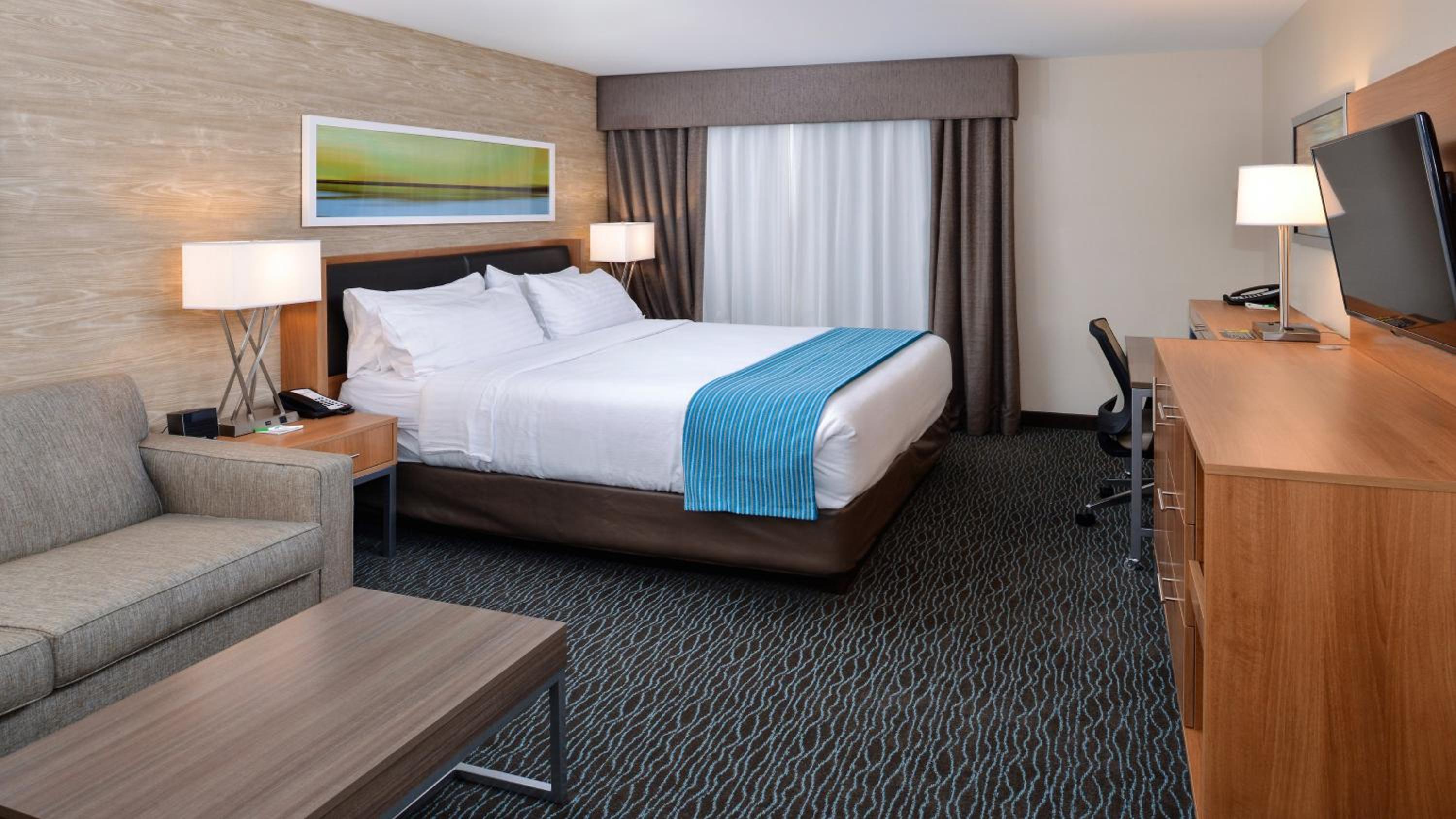 holiday inn and suites edmonton arpt conference ctr