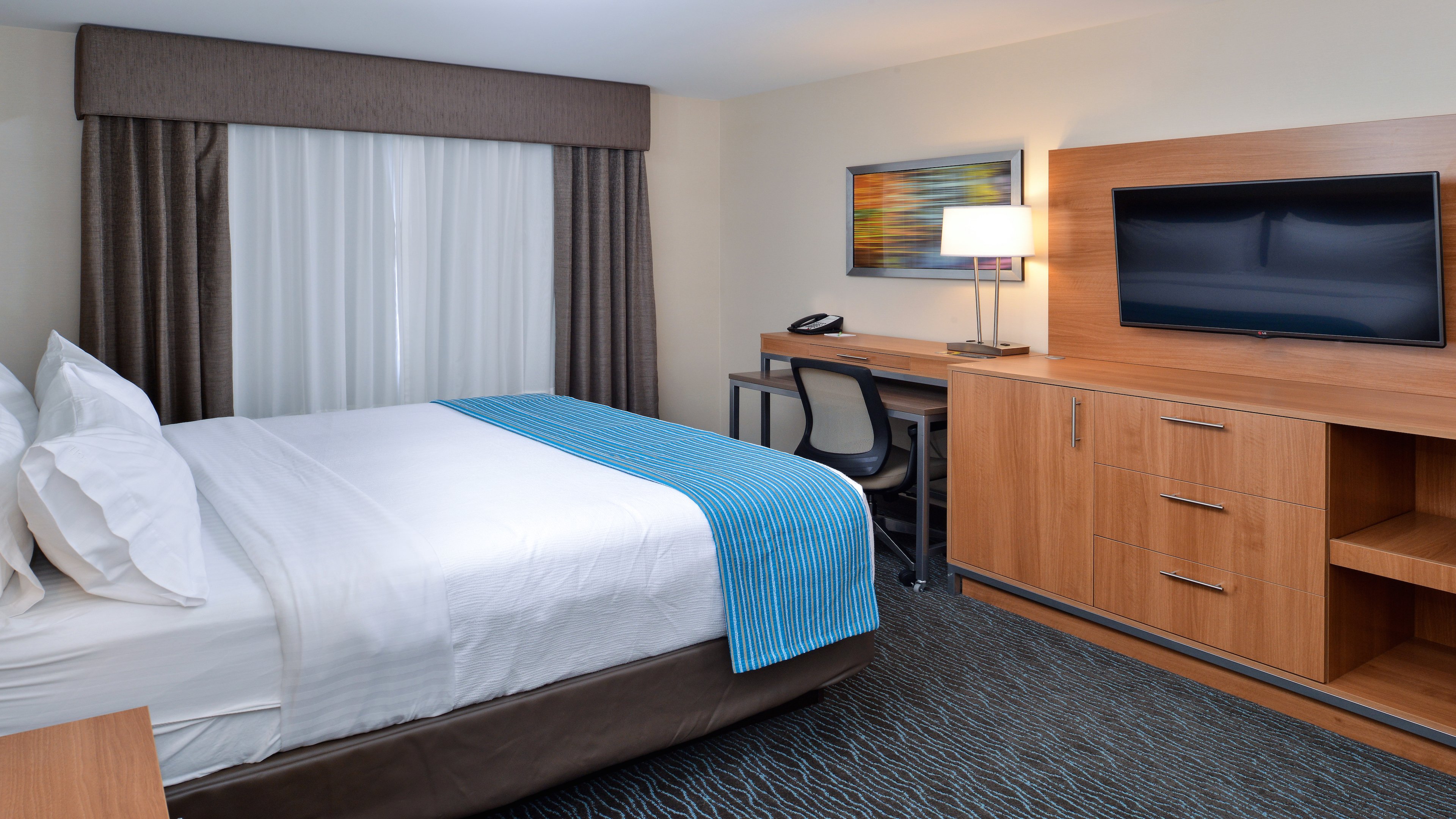holiday inn and suites edmonton arpt conference ctr