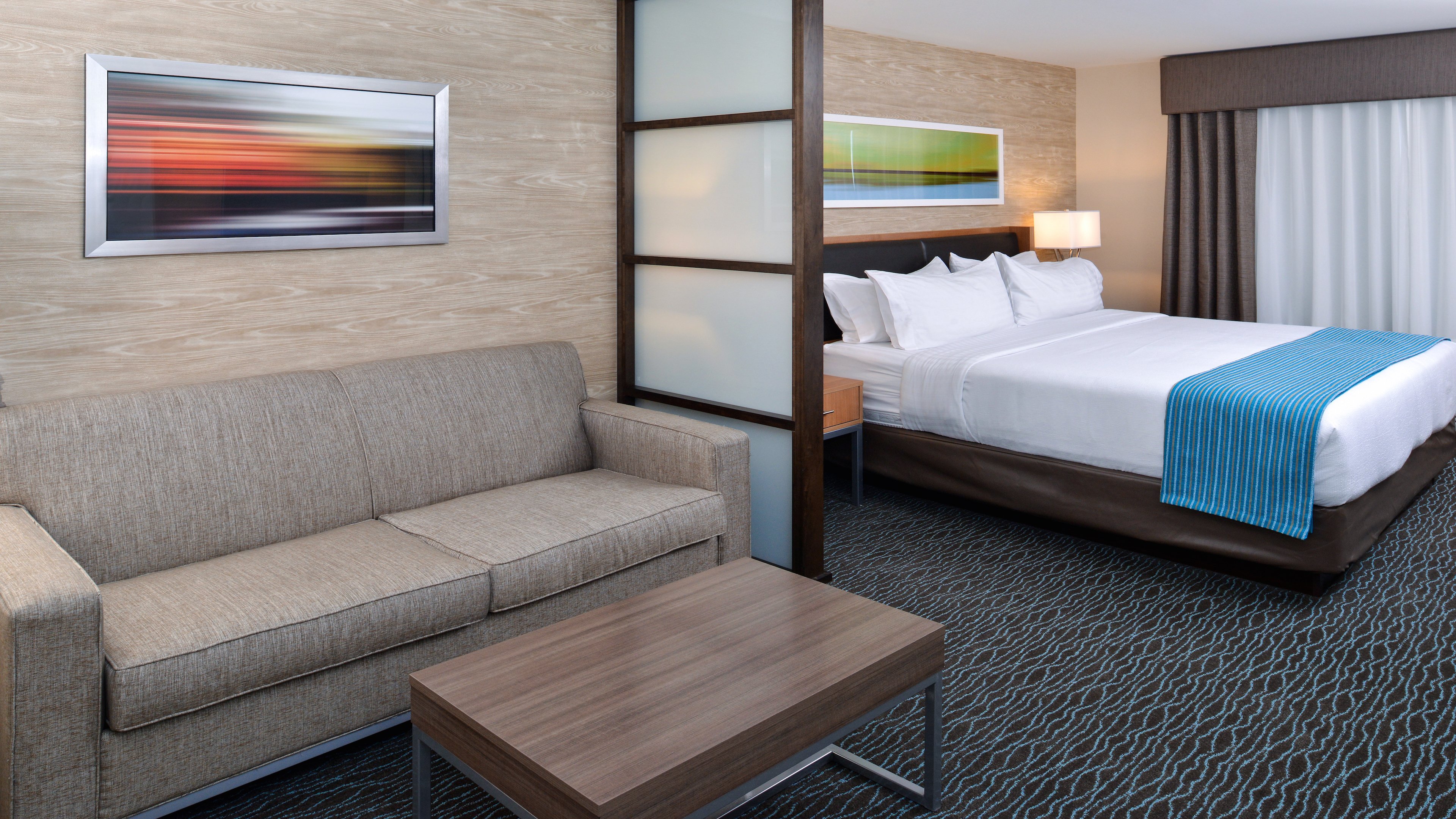 holiday inn and suites edmonton arpt conference ctr