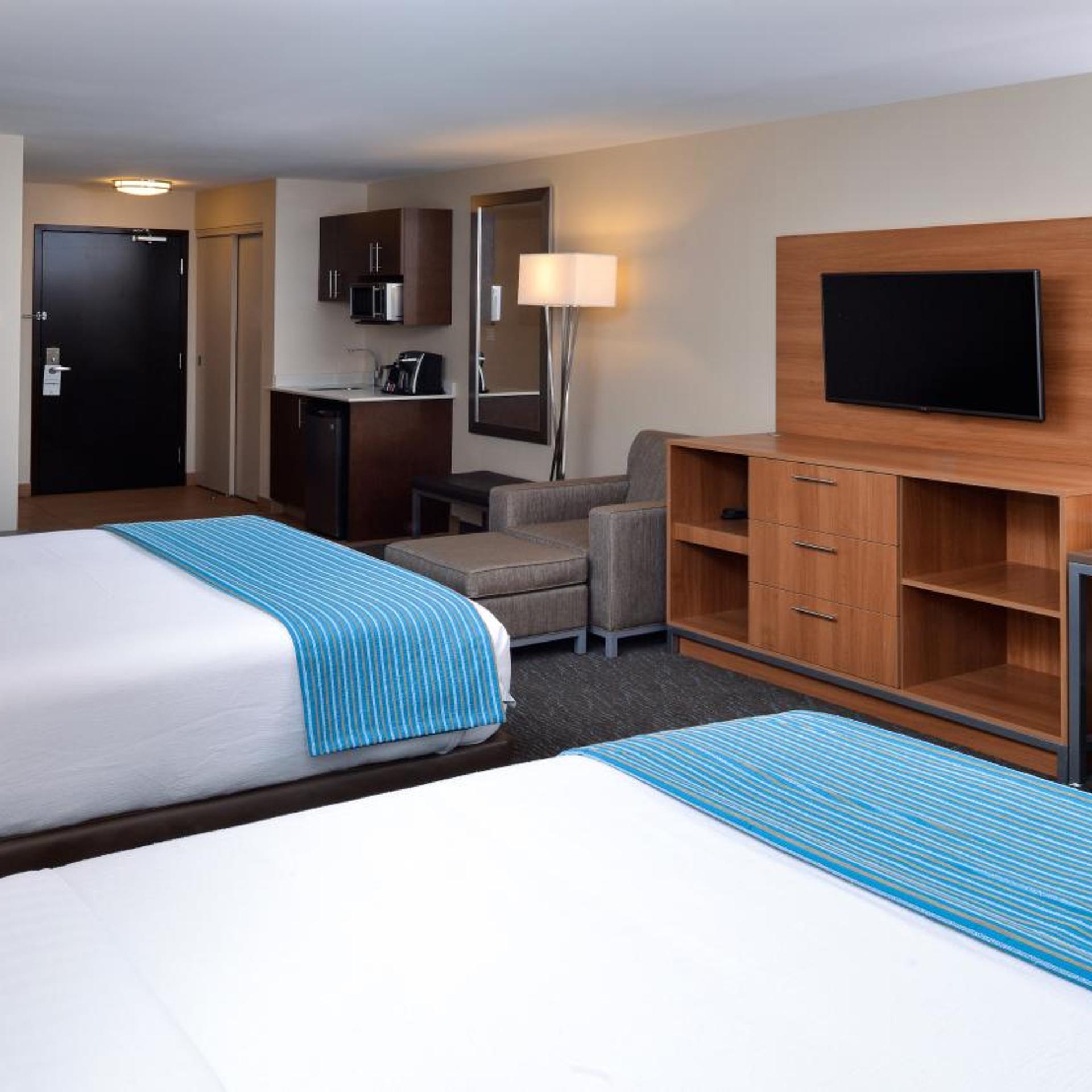 holiday inn and suites edmonton arpt conference ctr