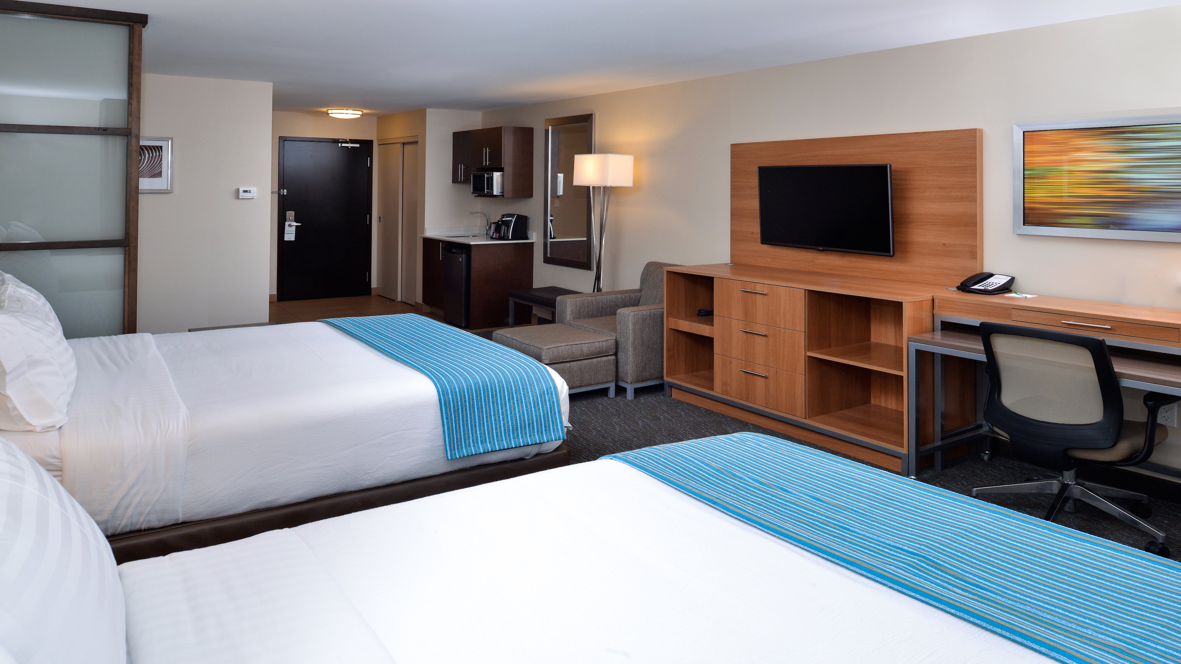 holiday inn and suites edmonton arpt conference ctr