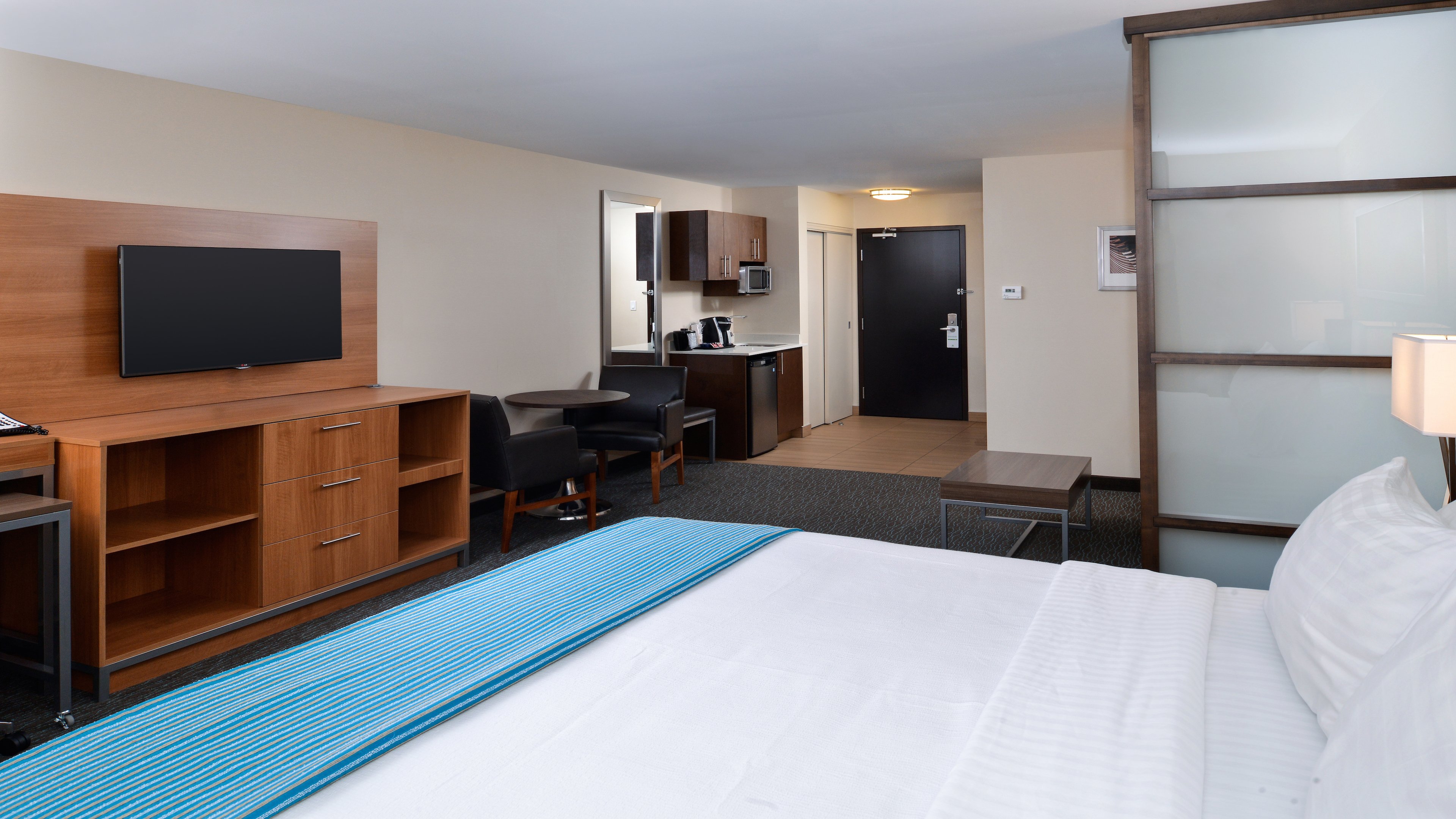 holiday inn and suites edmonton arpt conference ctr