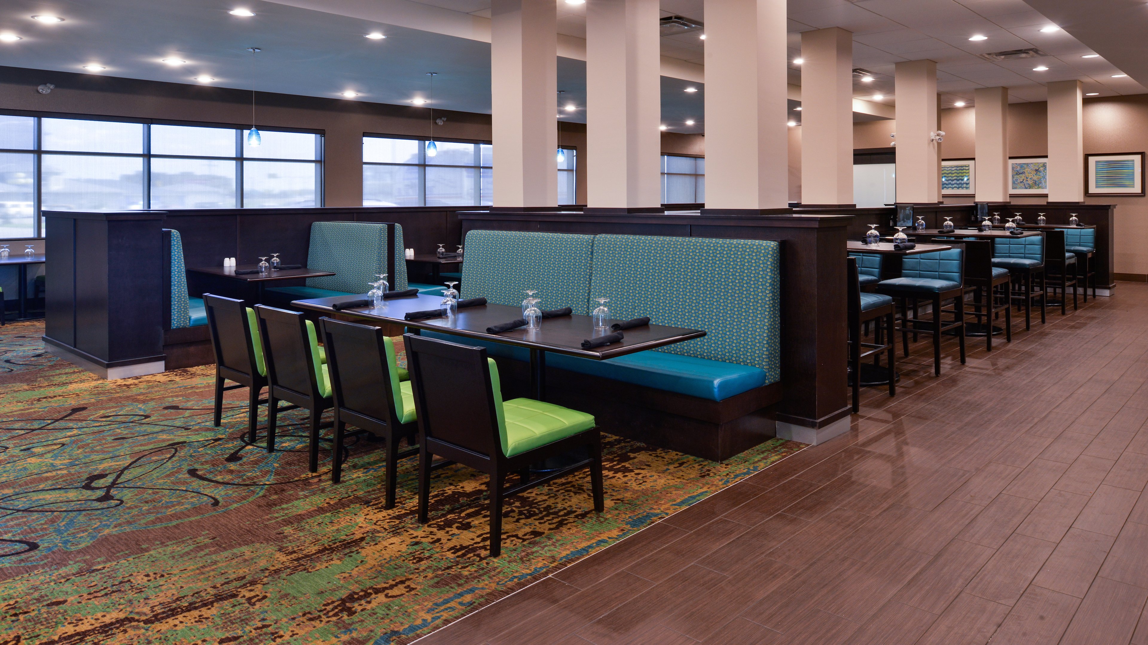 holiday inn and suites edmonton arpt conference ctr