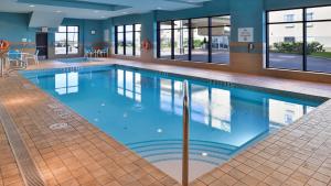 holiday inn and suites edmonton arpt conference ctr