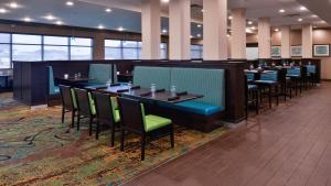 holiday inn and suites edmonton arpt conference ctr