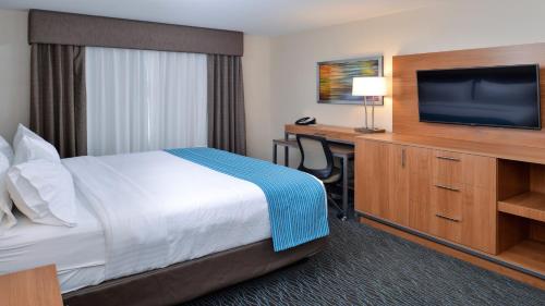 holiday inn and suites edmonton arpt conference ctr
