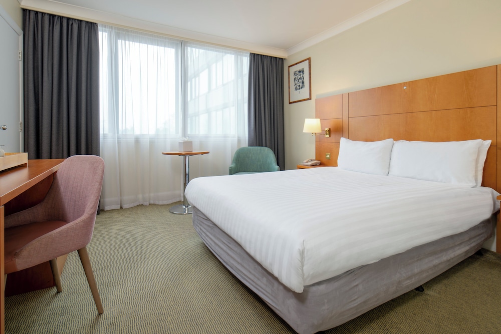 holiday inn glasgow airport by ihg