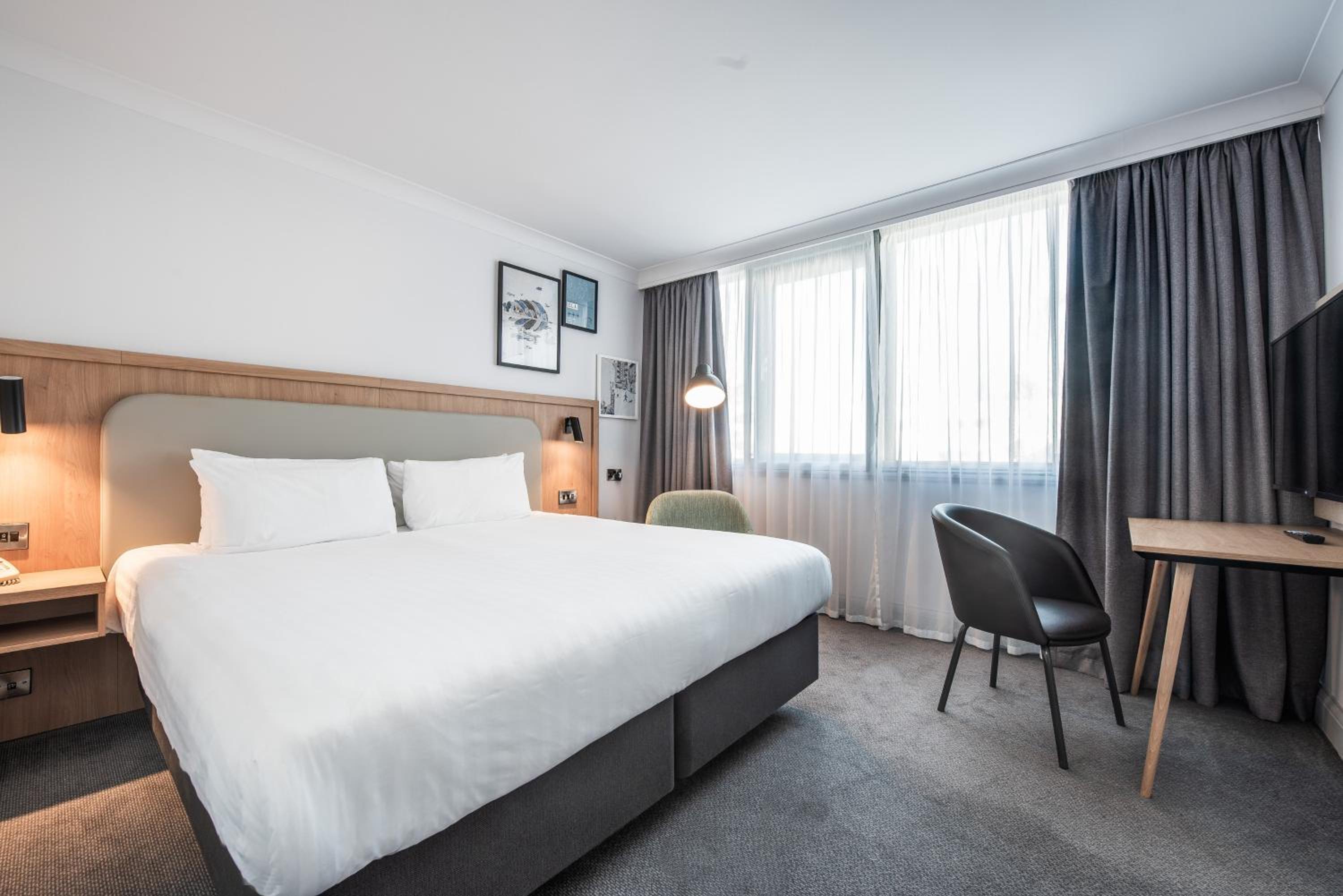 holiday inn glasgow airport by ihg