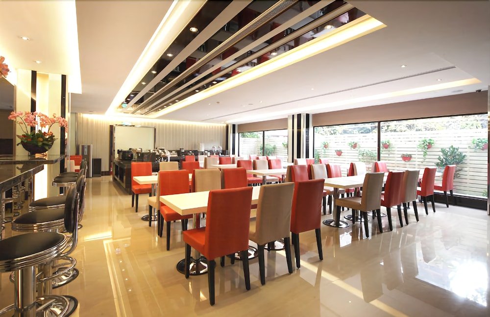 golden stone hotel yidu