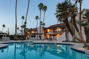 Travelodge By Wyndham Palm Springs,Palm Springs>>Cathedral City,2 star