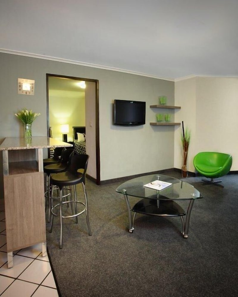 hotel suites ambassador