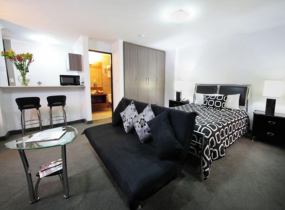 hotel suites ambassador