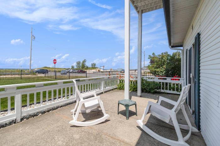snyders shoreline inn