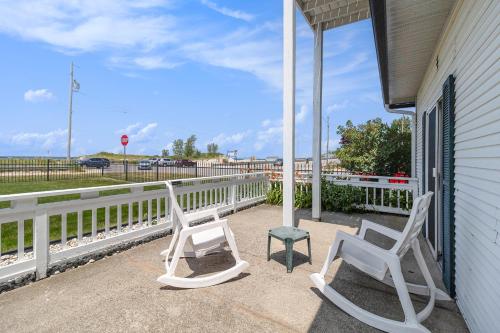 snyders shoreline inn