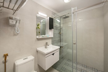 little diamond hotel