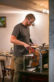 little diamond hotel