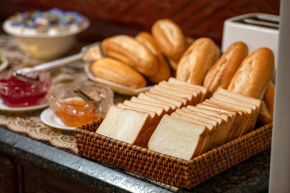 little diamond hotel