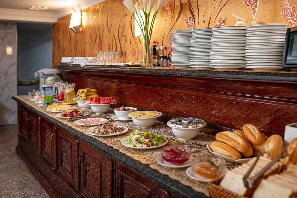 little diamond hotel