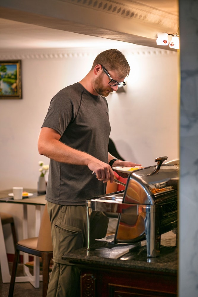 little diamond hotel