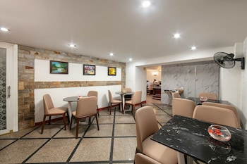 little diamond hotel