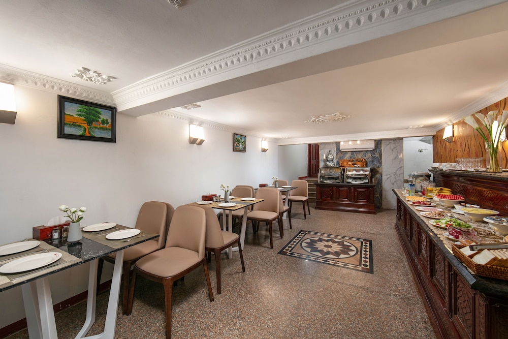 little diamond hotel