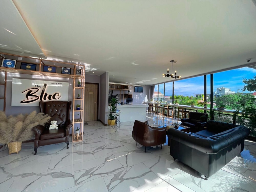 the blue hotel