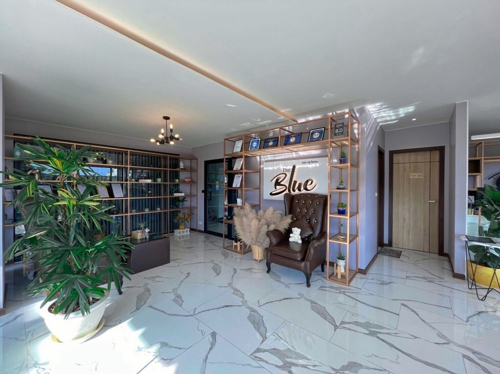the blue hotel