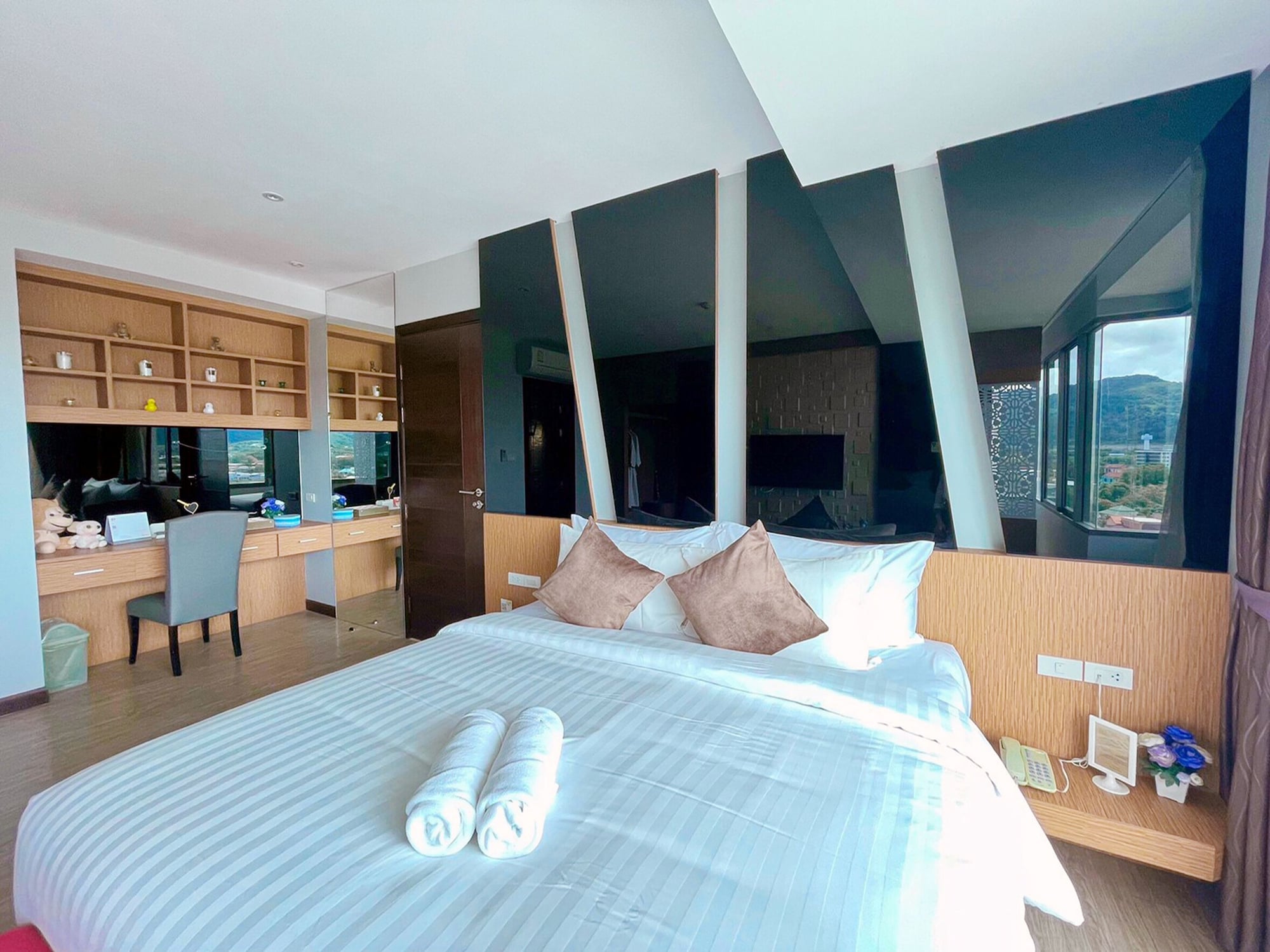 the blue hotel