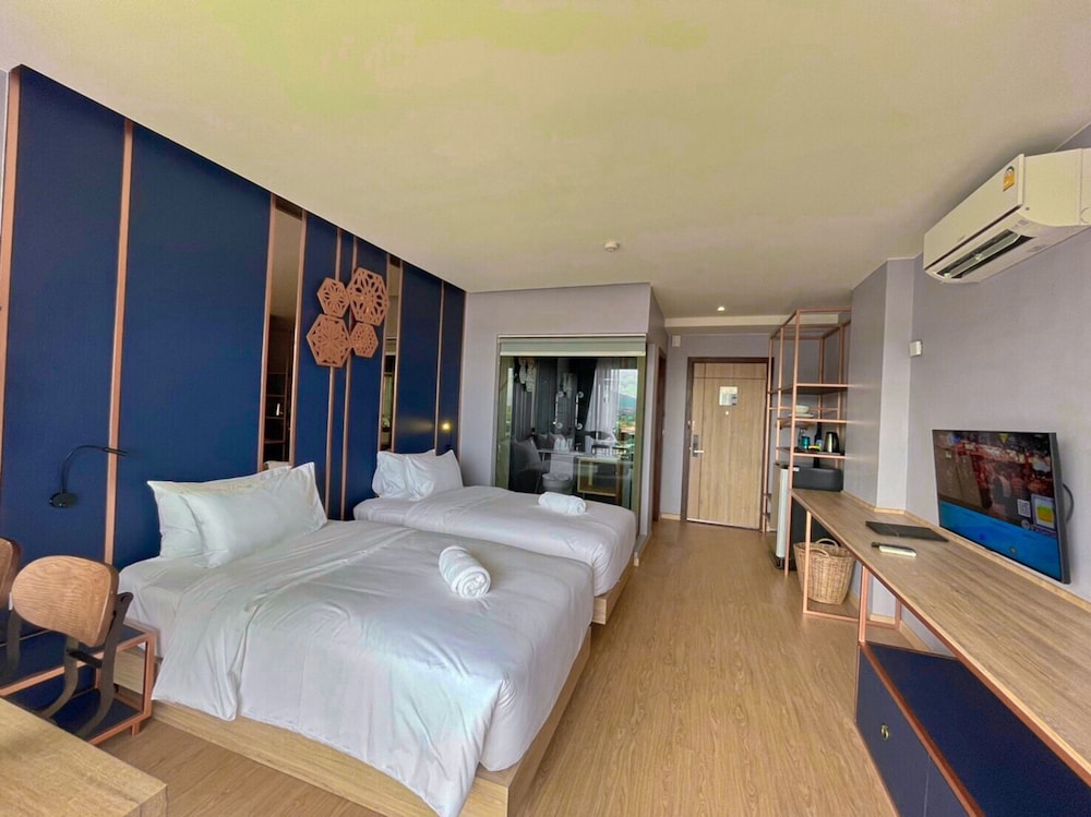 the blue hotel