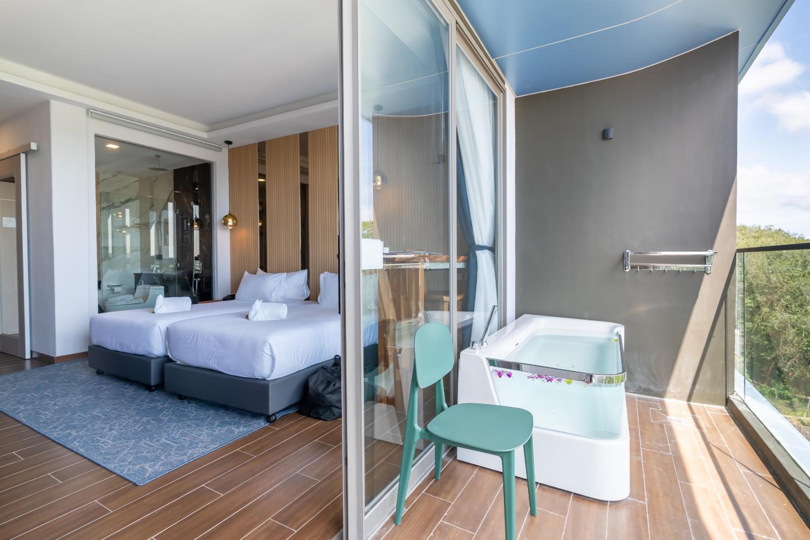 the blue hotel