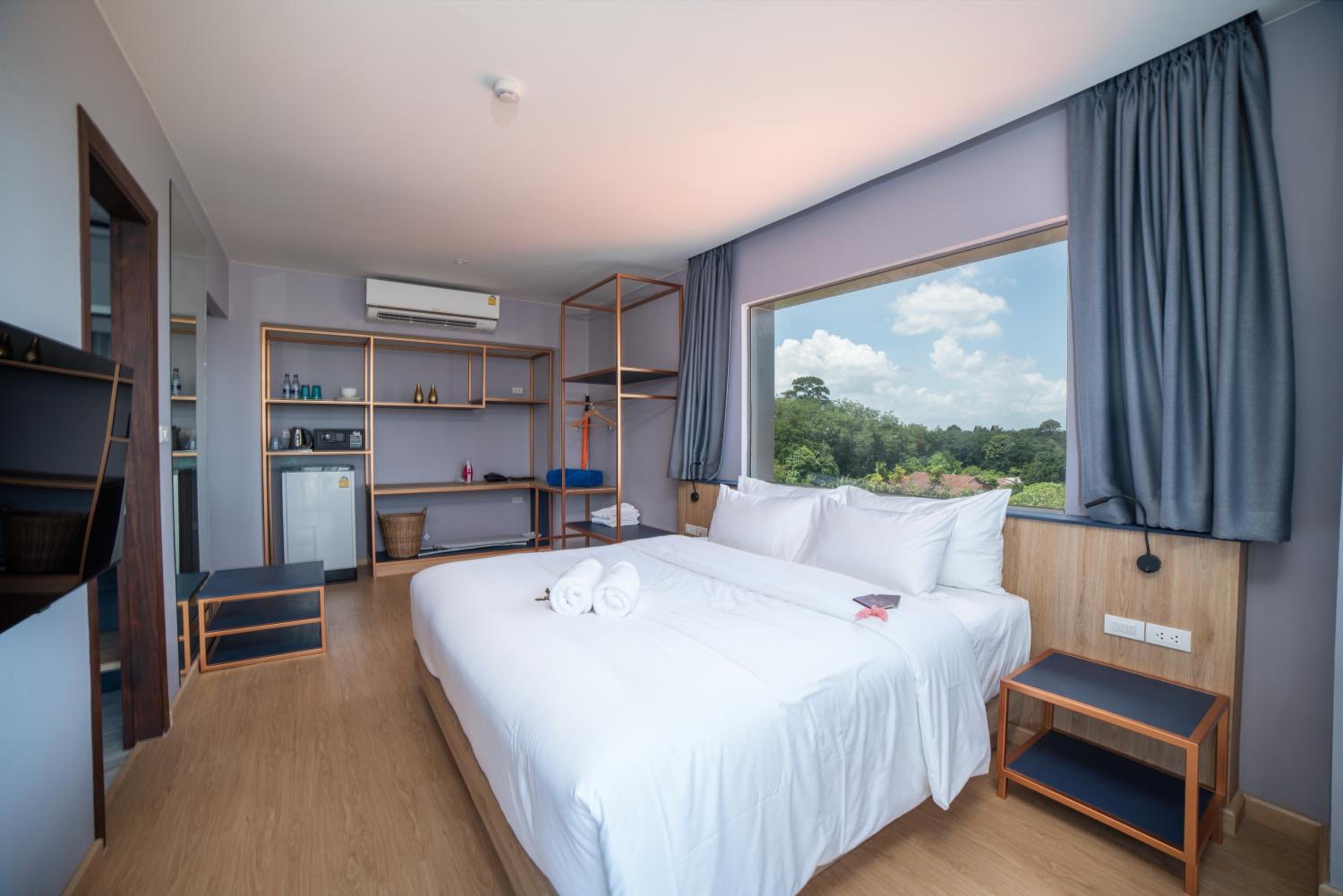 the blue hotel