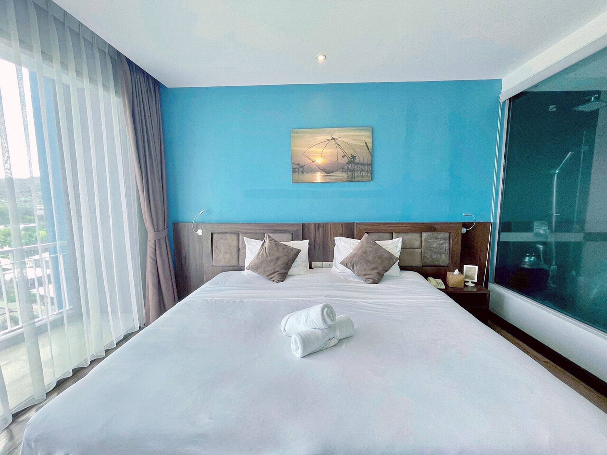 the blue hotel