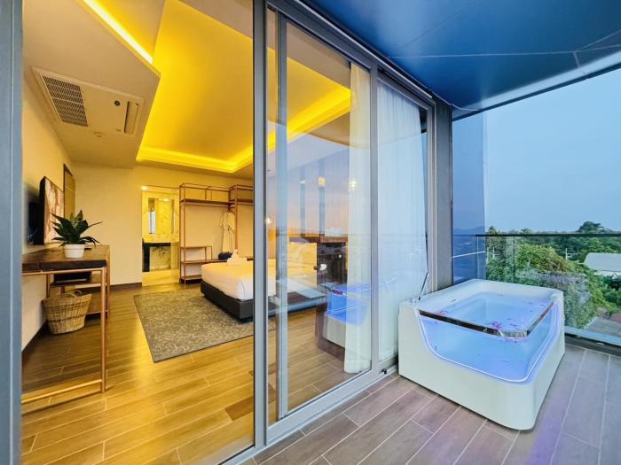 the blue hotel