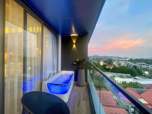 the blue hotel
