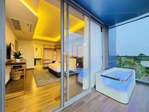 the blue hotel