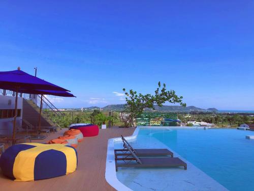 the blue hotel