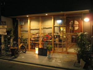 guesthouse hyakumanben cross