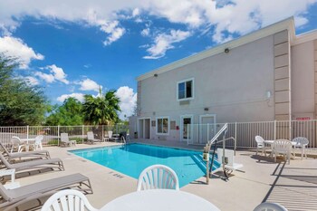 comfort inn green valley i 19