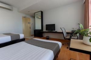 paseo premiere hotel