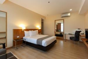 paseo premiere hotel