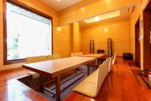 paseo premiere hotel