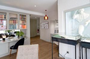 Best Western Plus Hotel Litteraire Marcel Ayme,16 Rue Tholoze,4 star