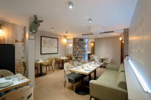 Best Western Plus Hotel Litteraire Marcel Ayme,16 Rue Tholoze,4 star