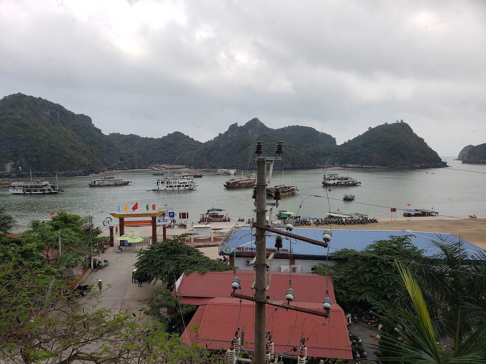 cat ba plaza hotel