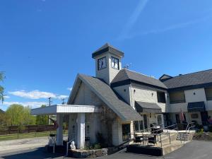 Black Mountain Inn,Near United States Navy Seabee Bridge,2 star