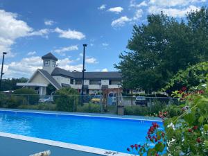 Black Mountain Inn,Near United States Navy Seabee Bridge,2 star