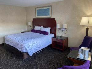 Black Mountain Inn,Near United States Navy Seabee Bridge,2 star