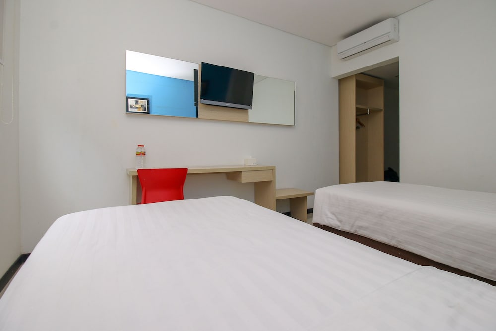 pratama hotel and convention