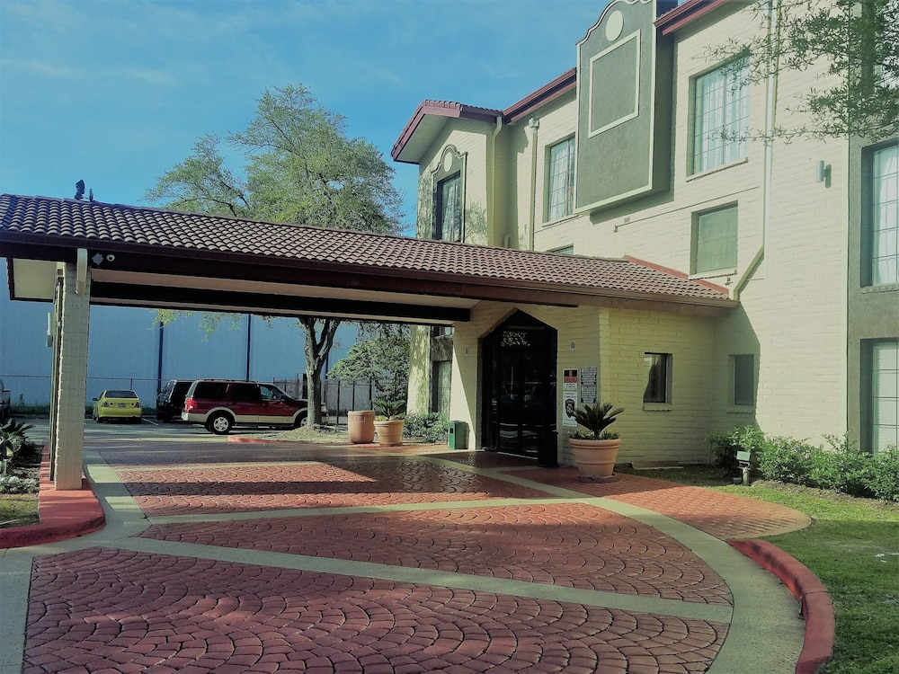 red roof inn and suites houston hobby airport